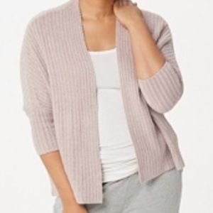 👚✨Barefoot Dreams cozy chic ribbed chug cardigan. Size small/Med. Light pink.